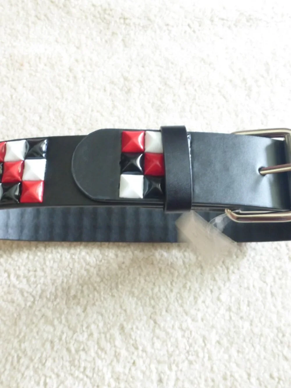 NWT HOT TOPIC kids black, red and white pyramid studded belt size XS - Picture 8 of 14